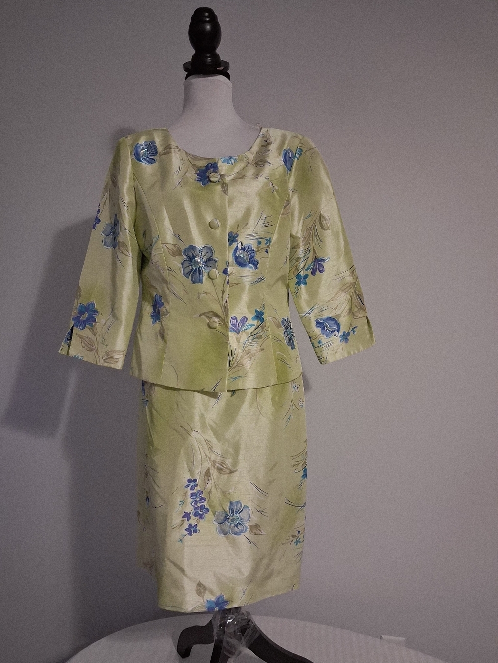 Floral Light Green Women's Skirt Suit Size 12